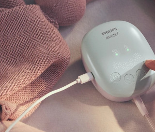 AVENT ELEKTRICNA PUMPICA ZA IZMAZANJE - ESSENTIAL (5 x KESICE ZA ODLAGANJE MLEKA, 4 x TUFERI) 