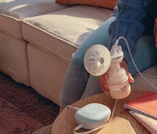 AVENT ELEKTRICNA PUMPICA ZA IZMAZANJE - ESSENTIAL (5 x KESICE ZA ODLAGANJE MLEKA, 4 x TUFERI) 
