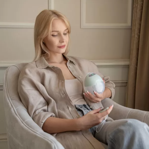 Nosiva električna  pumpica za izmlazanje mleka sa daljinskim Kikka Boo Iris 